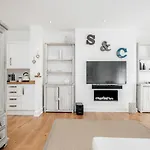 The White Home Near Kensington High St